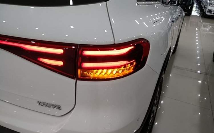 
								2025 Mercedes-Benz EQB 2WD 5-Seater – White full									