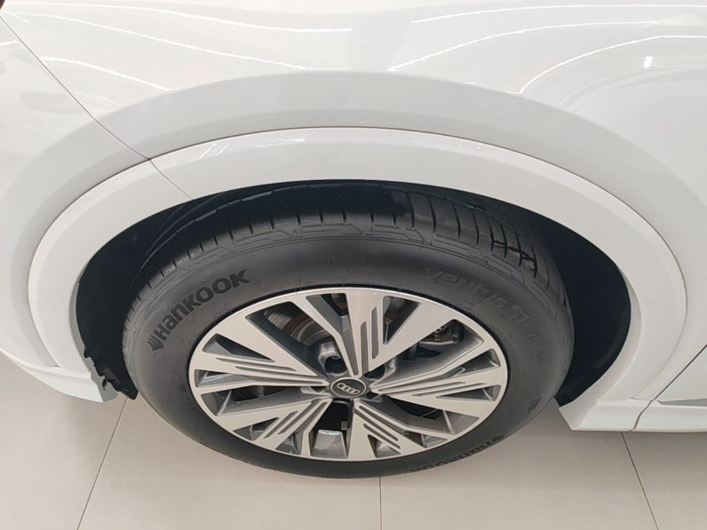
								Audi Q4 e-tron 2024 40 e-tron Adventure Edition full									