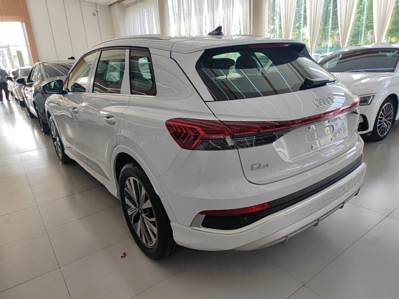 
								Audi Q4 e-tron 2024 40 e-tron Adventure Edition full									