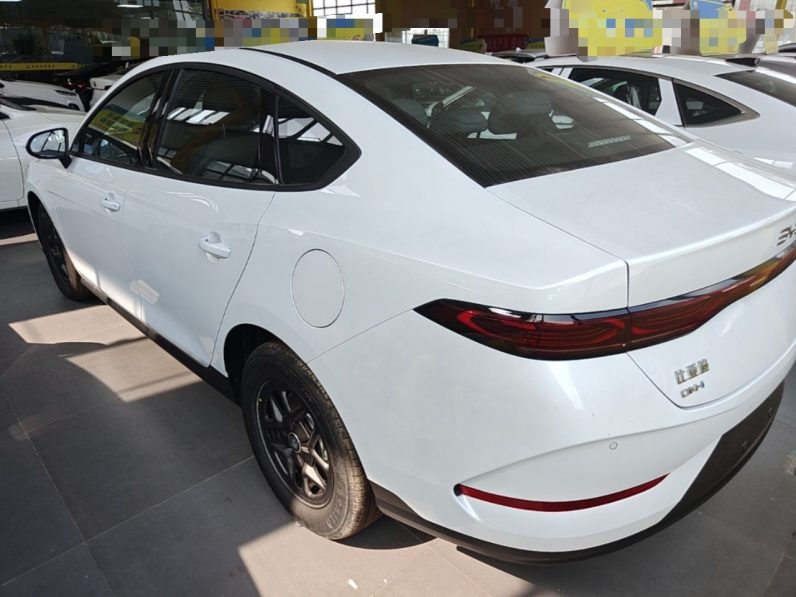 
								BYD Qin PLUS 2025 DM-i Smart Drive 55KM Leading Model full									