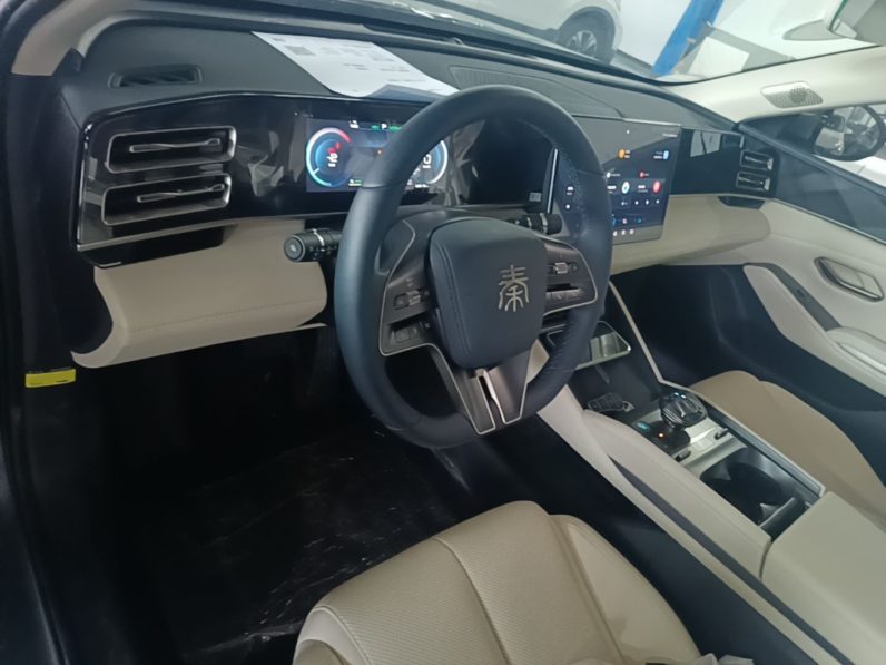 
								BYD Qin L 2024 DM-i 120KM Beyond Model full									
