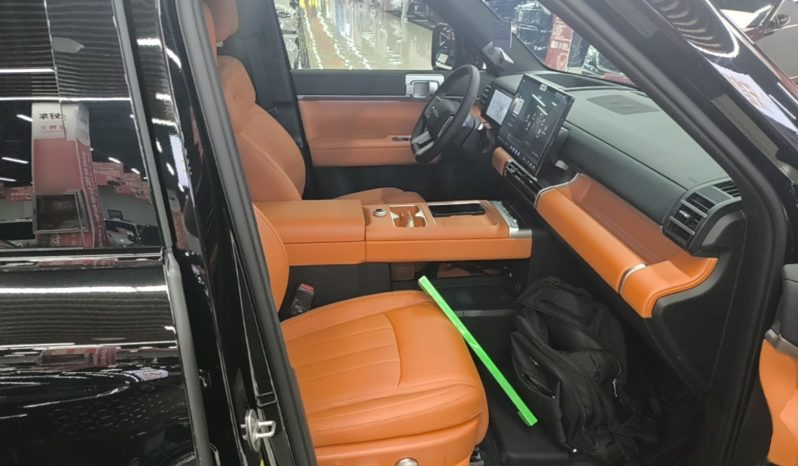 
								Formula Leopard Titanium 7 2025 Model 200 km Two-Wheel Drive Max Edition full									
