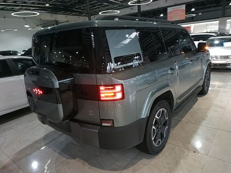 
								Formula Leopard Titanium 7 2025 Model 200 km Two-Wheel Drive Max Edition full									