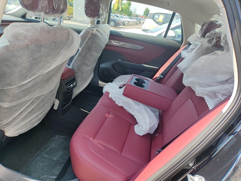 
								Hongqi H5 2026 Model 1.5T DCT Qi Yun Pro Edition full									