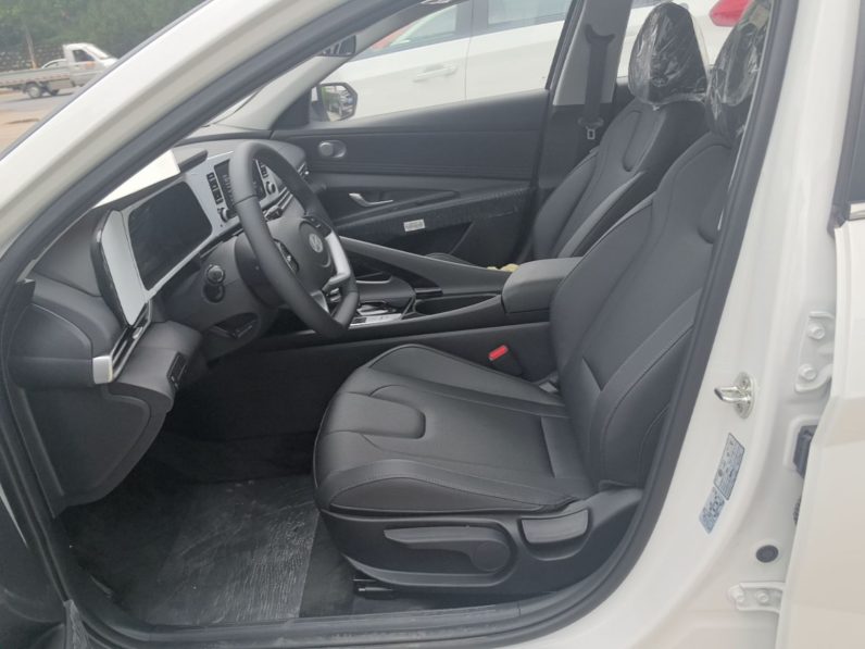 
								Hyundai Elantra 2026 Model 1.5L CVT GLX Elite Edition full									