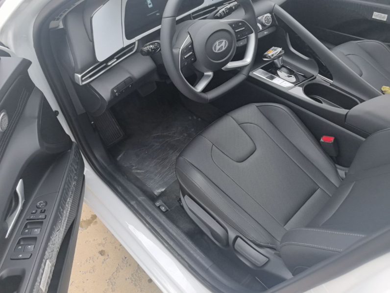 
								Hyundai Elantra 2026 Model 1.5L CVT GLX Elite Edition full									