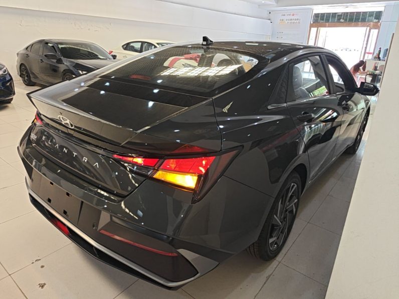 
								Hyundai Elantra 2023 1.5L CVT GLX Elite Edition full									