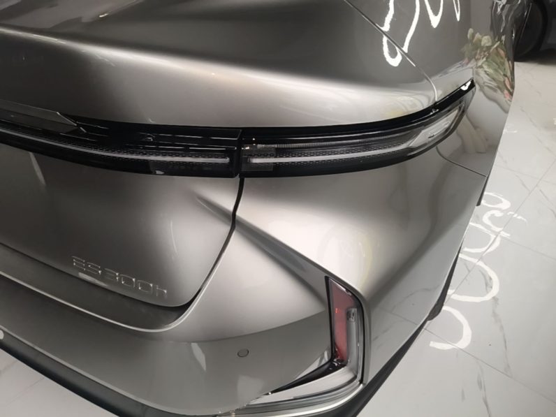 
								Lexus ES 2026 Model 300h Base Version full									