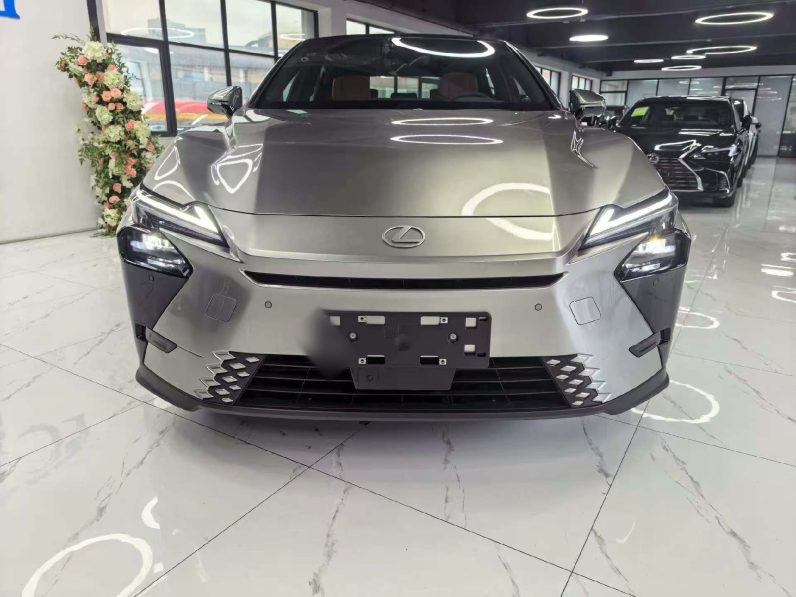 
								Lexus ES 2026 Model 300h Base Version full									