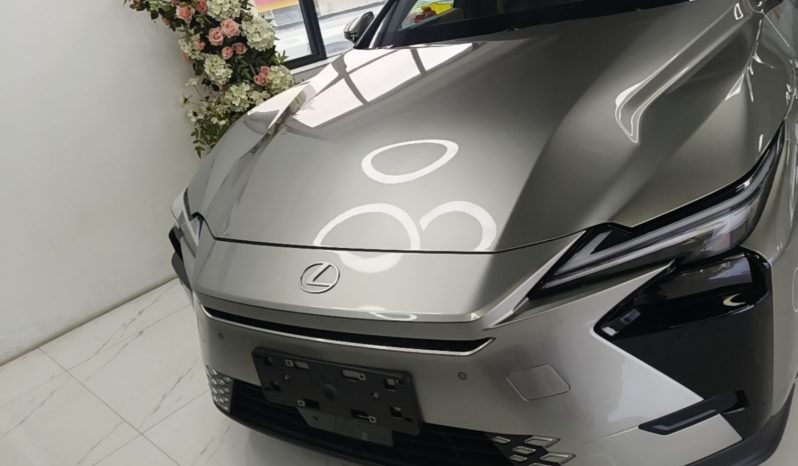 
								Lexus ES 2026 Model 300h Base Version full									
