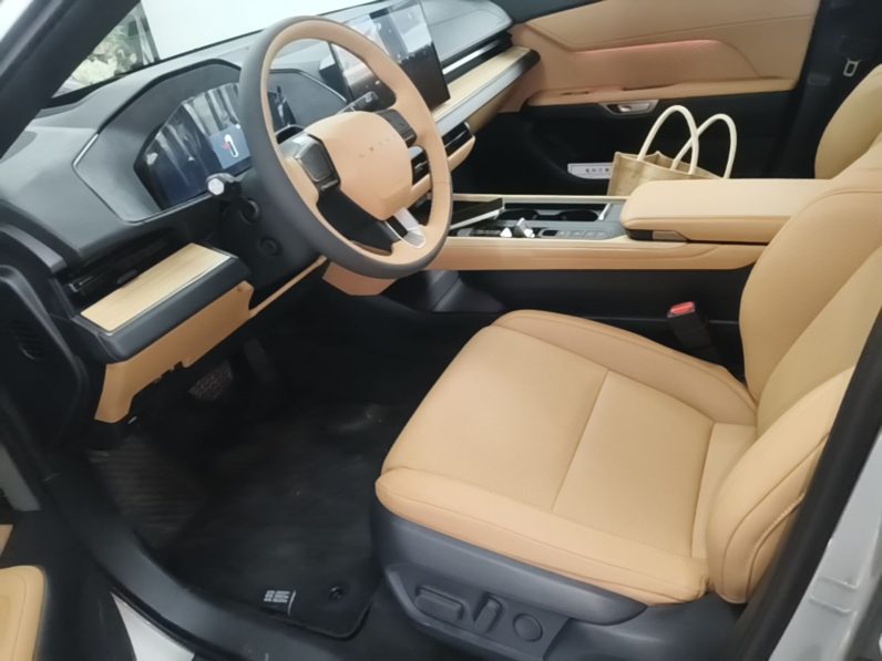 
								Lexus ES 2026 Model 300h Base Version full									