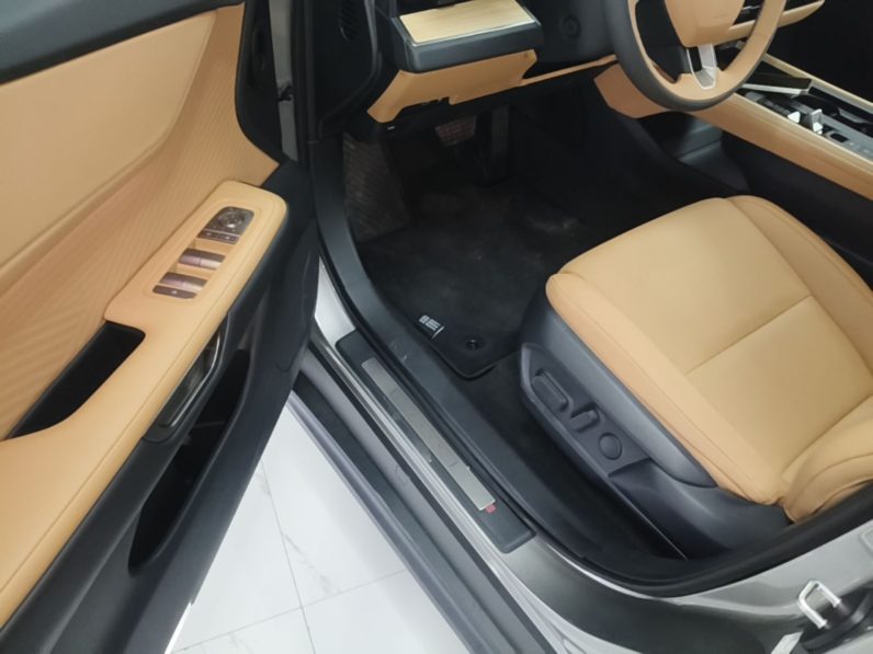 
								Lexus ES 2026 Model 300h Base Version full									