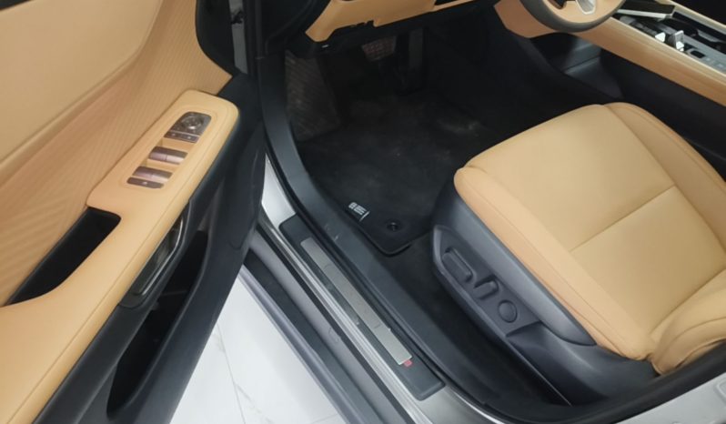 
								Lexus ES 2026 Model 300h Base Version full									
