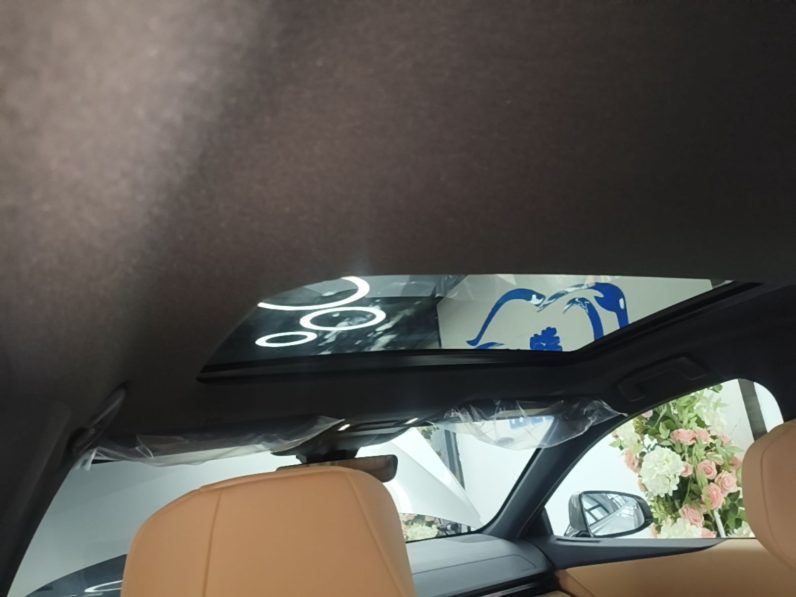 
								Lexus ES 2026 Model 300h Base Version full									