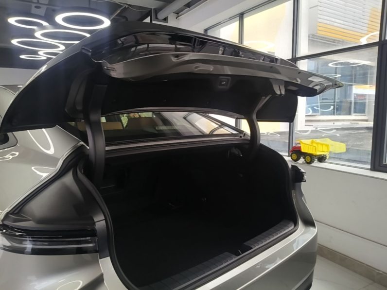 
								Lexus ES 2026 Model 300h Base Version full									