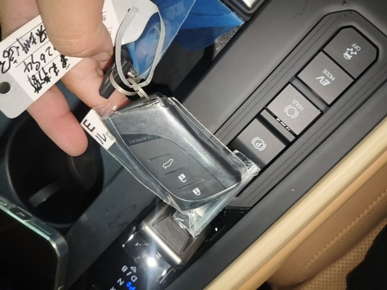 
								Lexus ES 2026 Model 300h Base Version full									