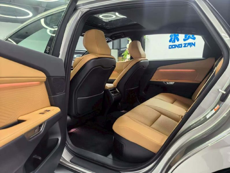 
								Lexus ES 2026 Model 300h Base Version full									