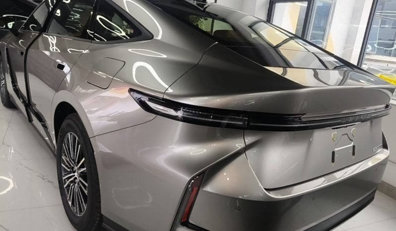 
								Lexus ES 2026 Model 300h Base Version full									