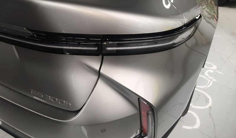 
								Lexus ES 2026 Model 300h Base Version full									
