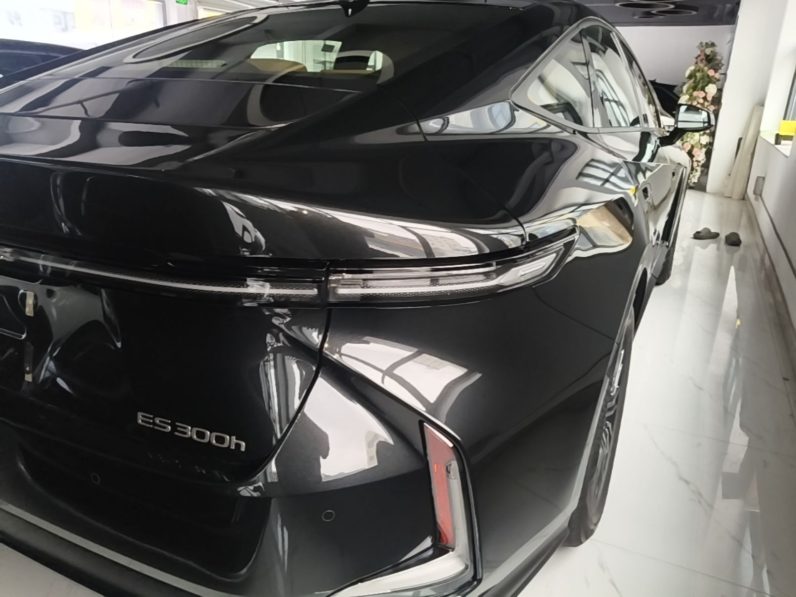 
								Lexus ES 2026 Model 300h Base Version full									
