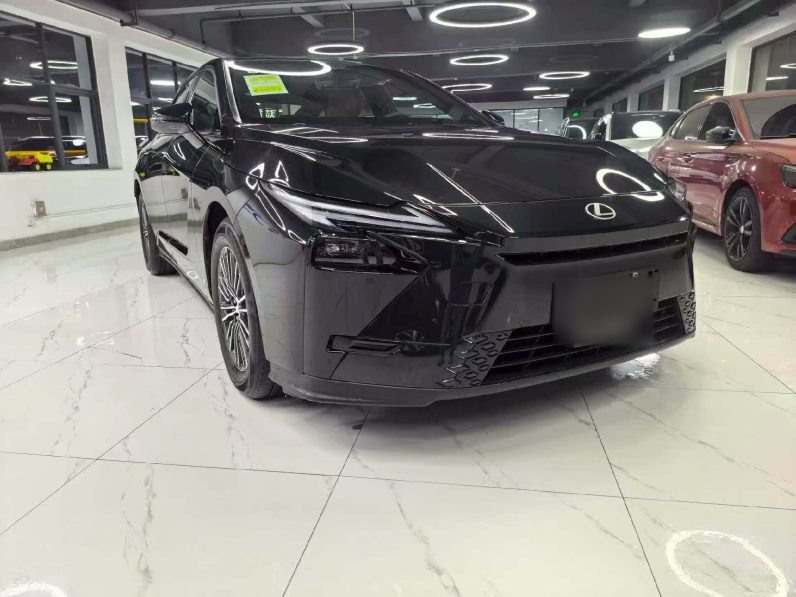
								Lexus ES 2026 Model 300h Base Version full									