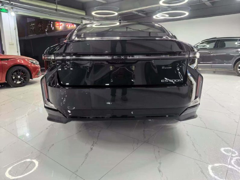 
								Lexus ES 2026 Model 300h Base Version full									
