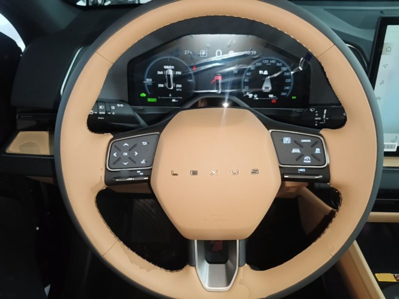 
								Lexus ES 2026 Model 300h Base Version full									