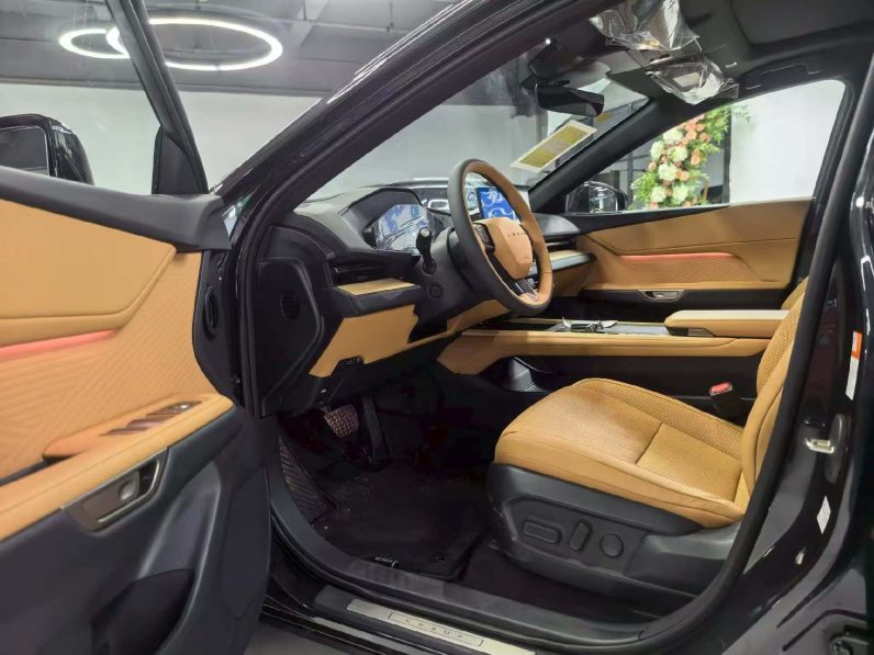 
								Lexus ES 2026 Model 300h Base Version full									
