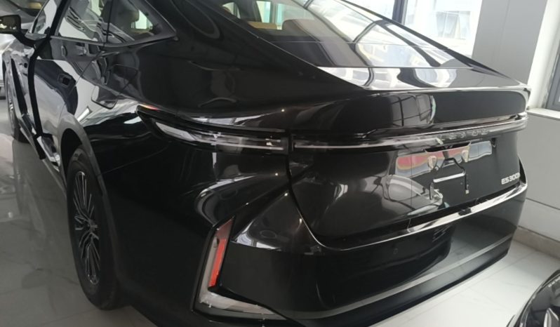 
								Lexus ES 2026 Model 300h Base Version full									