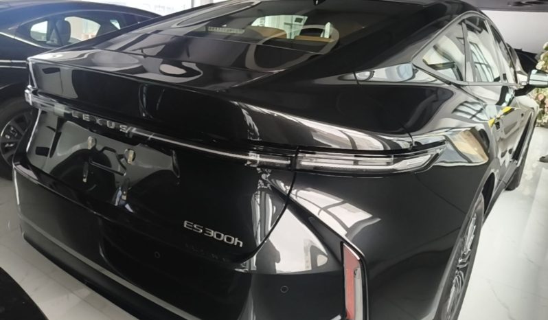 
								Lexus ES 2026 Model 300h Base Version full									
