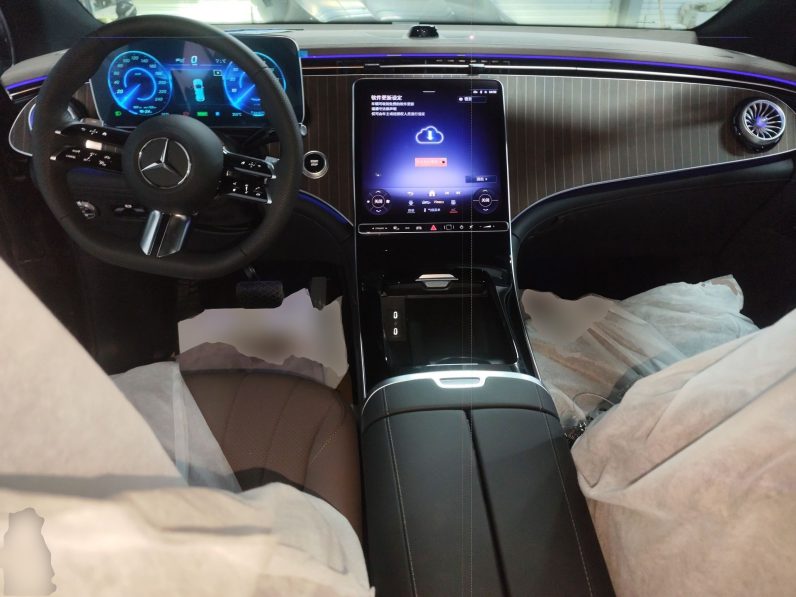 
								Mercedes-Benz EQE SUV 2024 500 4MATIC Pioneer Edition full									