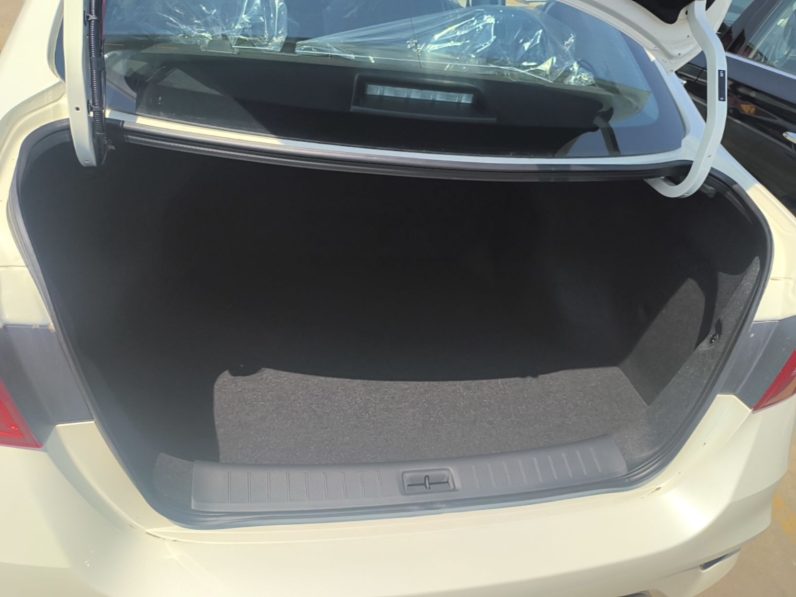 
								Nissan Sylphy 2024 Facelifted Three Classic 1.6XE CVT Comfort Edition full									