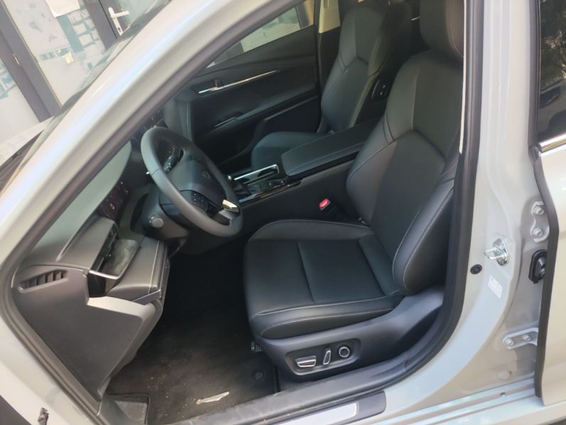 
								Toyota Camry 2026 Model 2.0GVP Luxury Edition full									