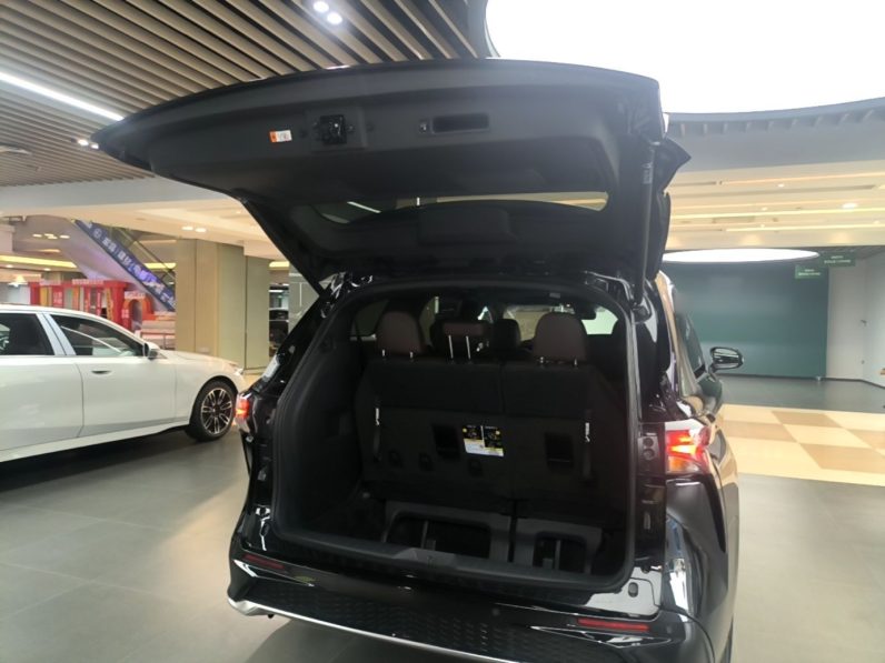 
								Toyota Granvia 2026 Model 2.5L Hybrid Prestige PLUS Four-Wheel Drive Edition full									
