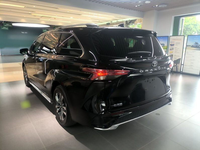 
								Toyota Granvia 2026 Model 2.5L Hybrid Prestige PLUS Four-Wheel Drive Edition full									