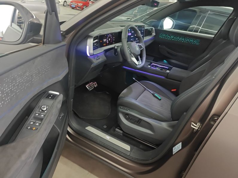 
								Volkswagen Teramont 2025 Tiguan Pro 450TSI Four-Wheel Drive Summit Edition full									