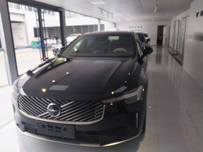 
								Volvo S90 2026 B5 Zhiyuan Luxury Edition full									