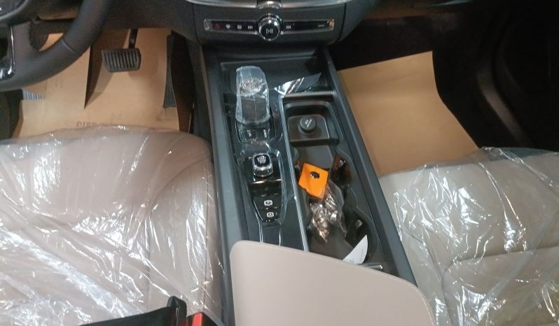 
								Volvo XC60 2026 B5 4×4 Smart Luxury Edition full									