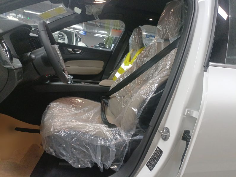 
								Volvo XC60 2026 B5 4×4 Smart Luxury Edition full									