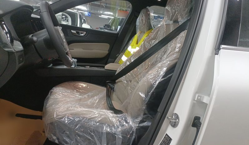 
								Volvo XC60 2026 B5 4×4 Smart Luxury Edition full									
