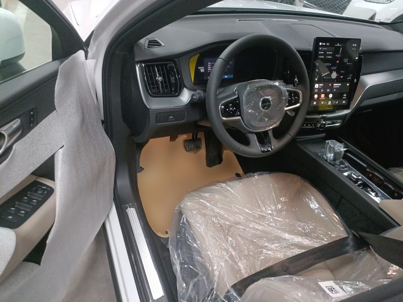 
								Volvo XC60 2026 B5 4×4 Smart Luxury Edition full									