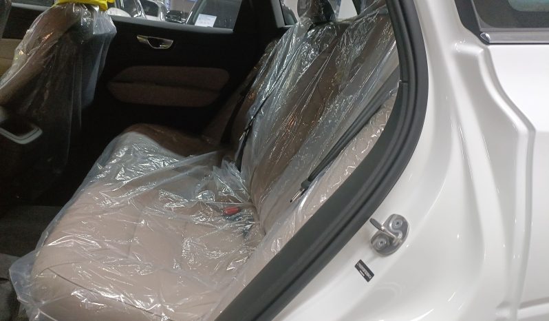 
								Volvo XC60 2026 B5 4×4 Smart Luxury Edition full									