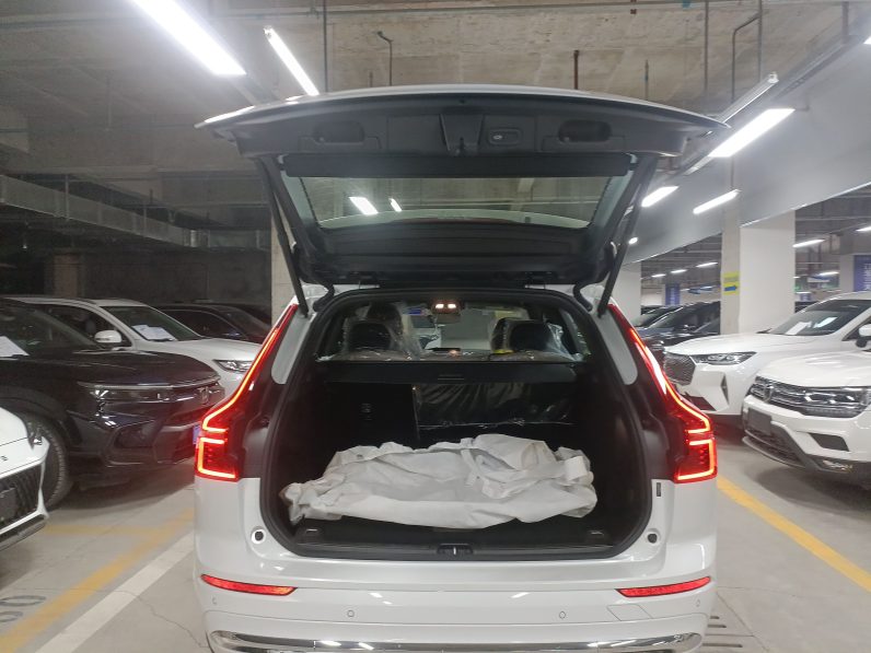 
								Volvo XC60 2026 B5 4×4 Smart Luxury Edition full									
