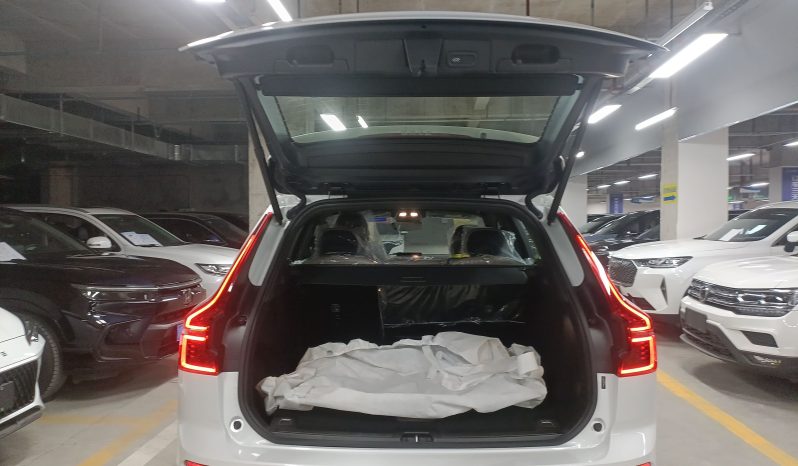 
								Volvo XC60 2026 B5 4×4 Smart Luxury Edition full									