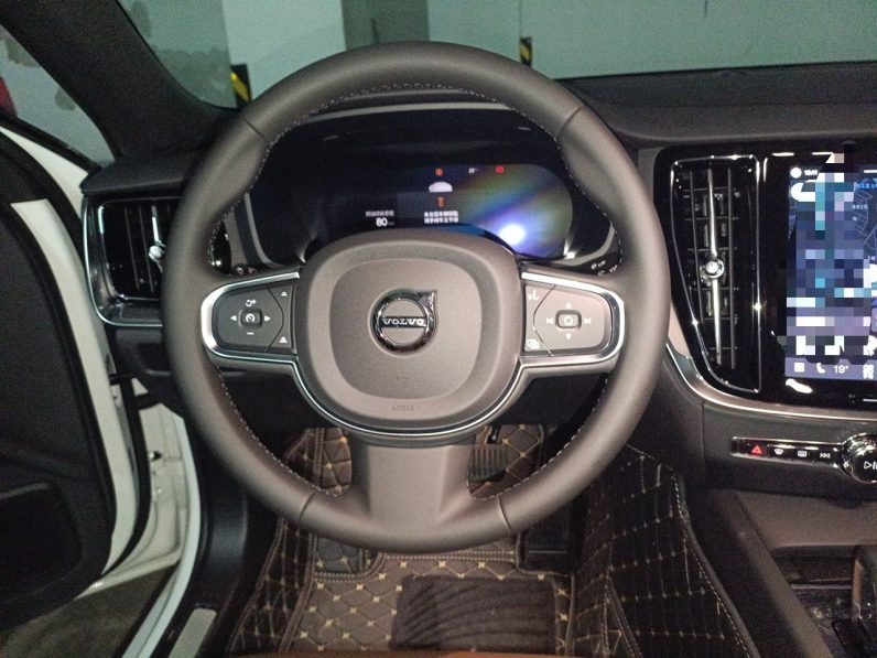 
								Volvo S60 2026 Model B4 Zhiyi Luxury Edition full									