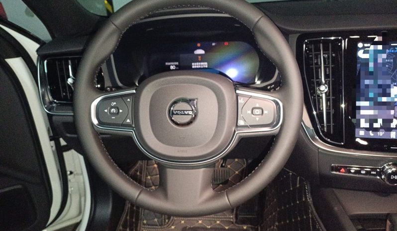 
								Volvo S60 2026 Model B4 Zhiyi Luxury Edition full									