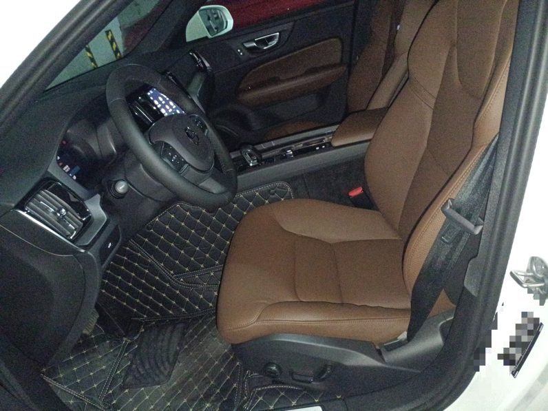 
								Volvo S60 2026 Model B4 Zhiyi Luxury Edition full									