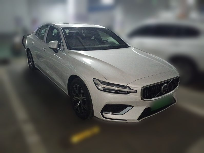 
								Volvo S60 2026 Model B4 Zhiyi Luxury Edition full									