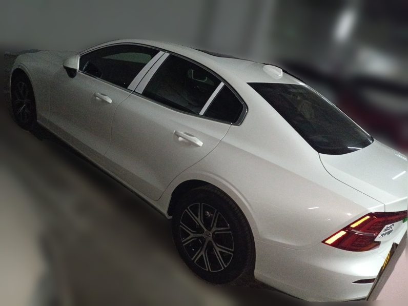 
								Volvo S60 2026 Model B4 Zhiyi Luxury Edition full									