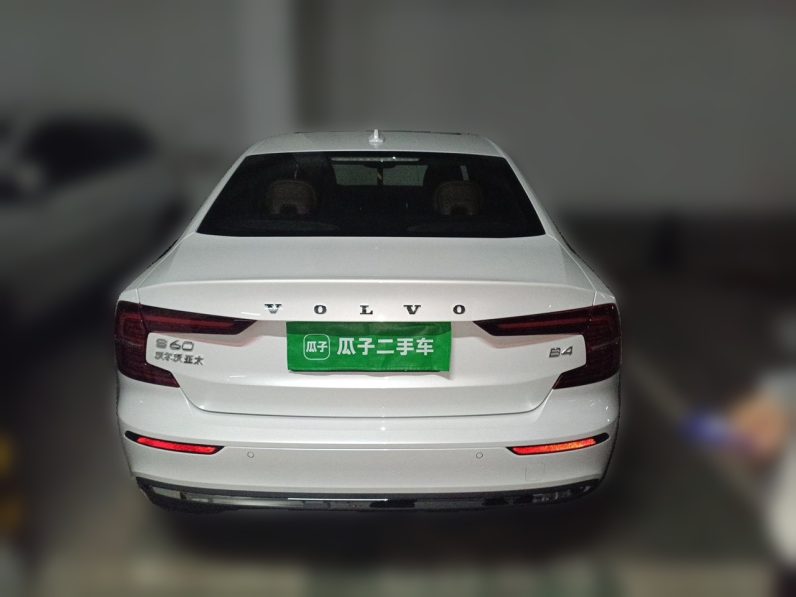 
								Volvo S60 2026 Model B4 Zhiyi Luxury Edition full									